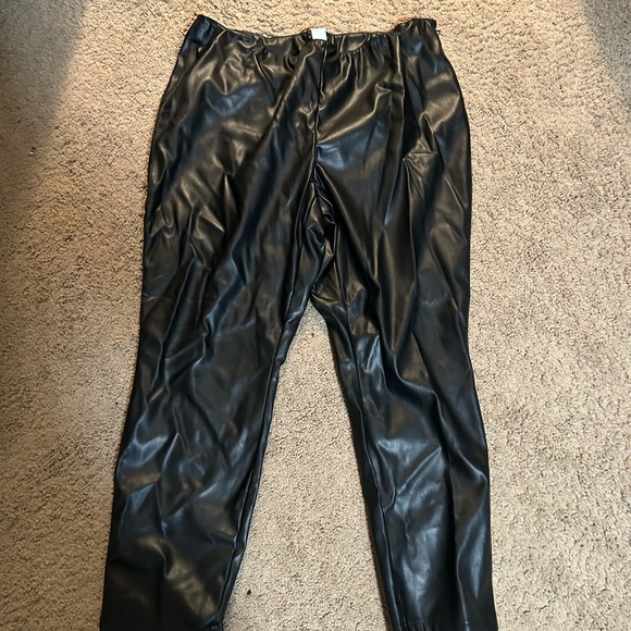 Venus faux leather pants - Picture 2 of 2